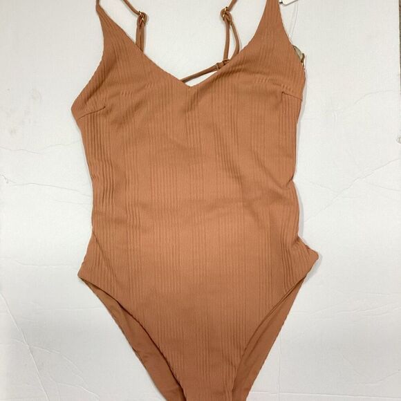 New. L*SPACE Gianna one piece. Small. Retails $194 - Picture 6 of 9
